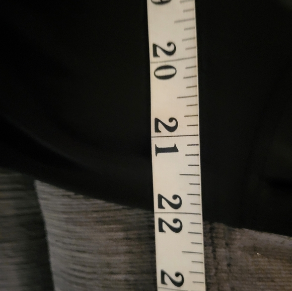 🇨🇦 Canadian Brand Vin Rouge Black and Red Graphic Tunic Top - Picture 5 of 5